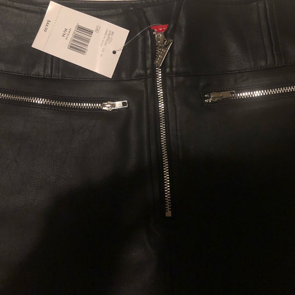 Guess faux leather shorts size M (NWT)